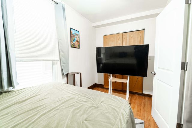 2733 N Artesian Avenue, Chicago, IL 60647