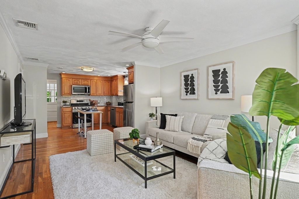 13 Walnut St 13, Belmont, MA 02478