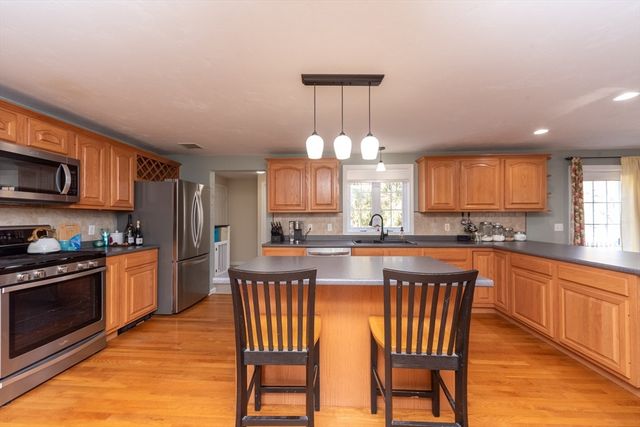 30 Cesidio Ct, Bridgewater, MA 02324