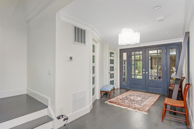 8 Lady Janes Way, Northport, NY 11768