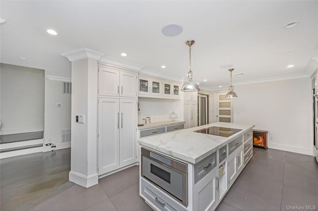 8 Lady Janes Way, Northport, NY 11768