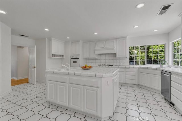 17082 Parthenia, Sherwood Forest, CA 91325