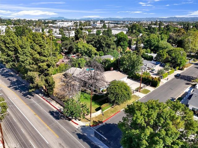 17082 Parthenia, Sherwood Forest, CA 91325