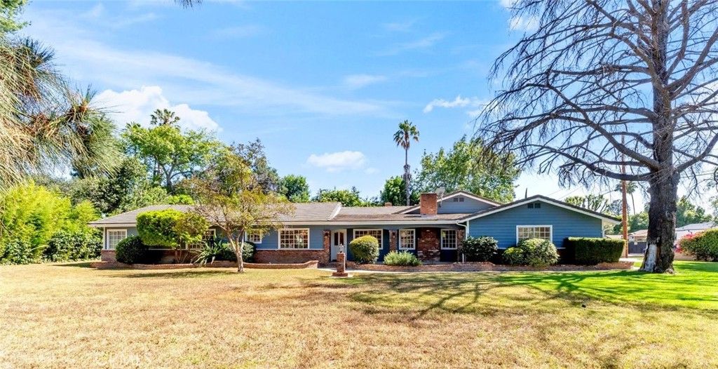 Image 1 of property listing at 17082 Parthenia, Sherwood Forest, CA 91325