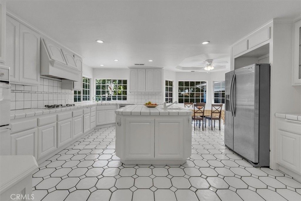 Image 14 of property listing at 17082 Parthenia, Sherwood Forest, CA 91325