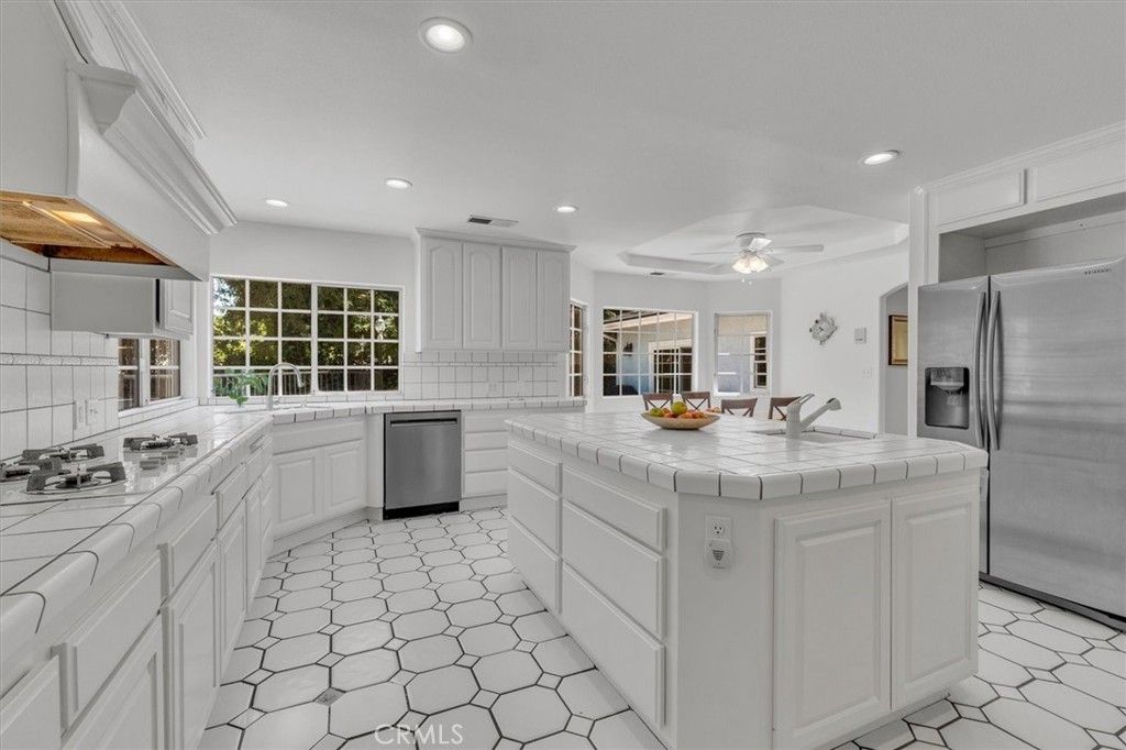 Image 15 of property listing at 17082 Parthenia, Sherwood Forest, CA 91325