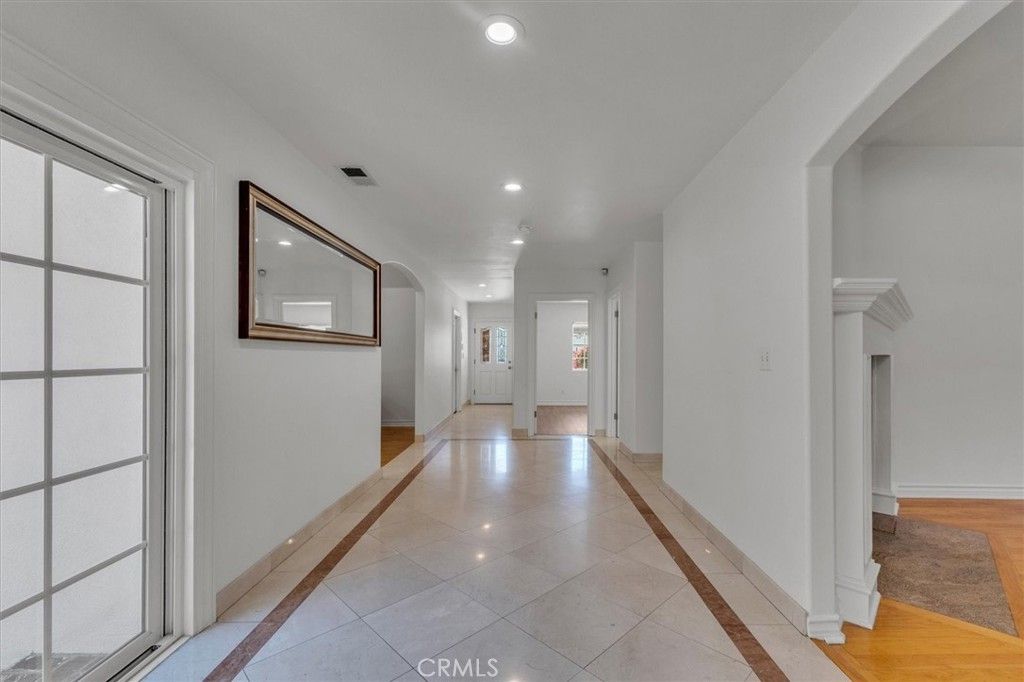 Image 17 of property listing at 17082 Parthenia, Sherwood Forest, CA 91325