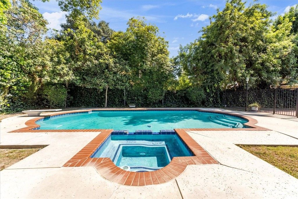 Image 36 of property listing at 17082 Parthenia, Sherwood Forest, CA 91325