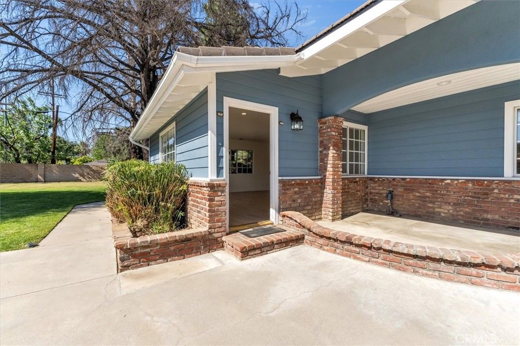 Image 38 of property listing at 17082 Parthenia, Sherwood Forest, CA 91325
