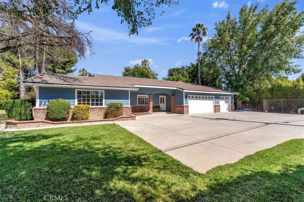 Image 4 of property listing at 17082 Parthenia, Sherwood Forest, CA 91325