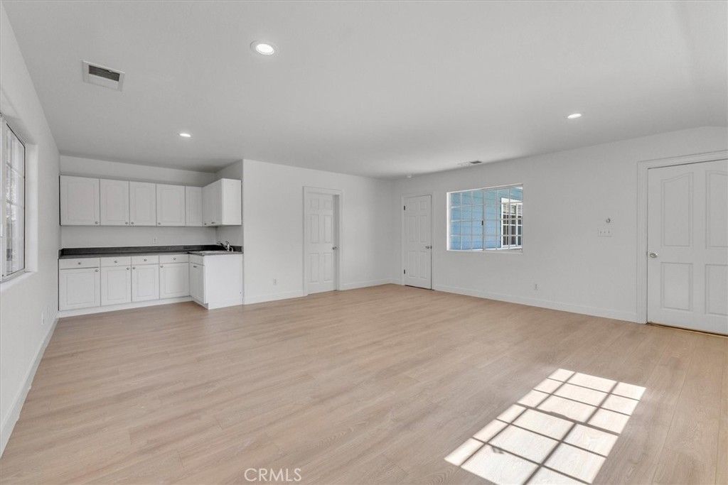 Image 40 of property listing at 17082 Parthenia, Sherwood Forest, CA 91325
