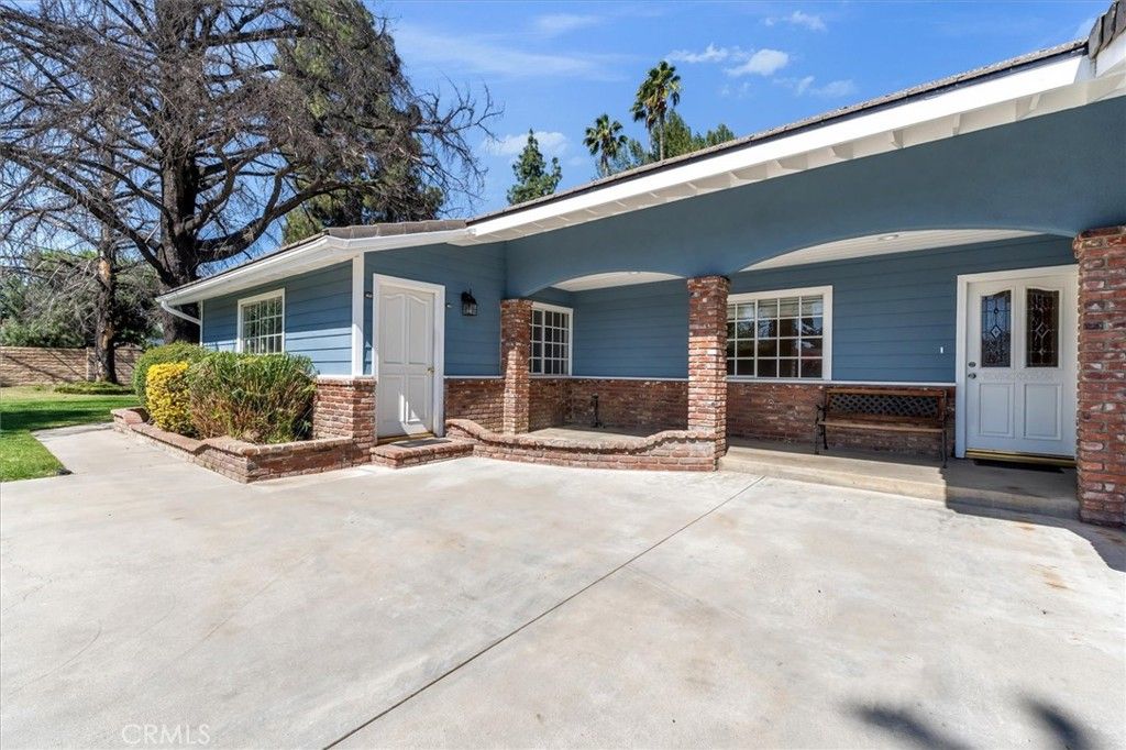 Image 46 of property listing at 17082 Parthenia, Sherwood Forest, CA 91325
