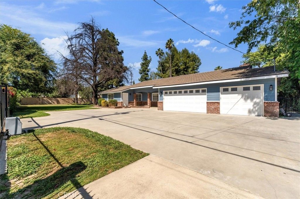 Image 47 of property listing at 17082 Parthenia, Sherwood Forest, CA 91325