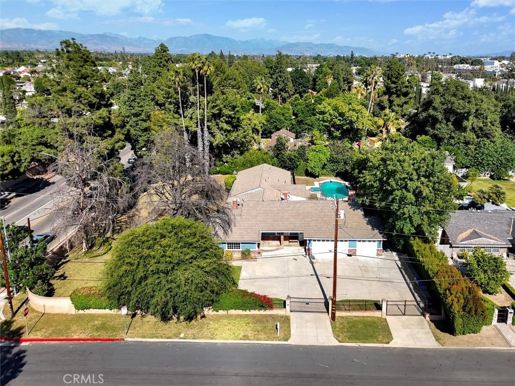 Image 51 of property listing at 17082 Parthenia, Sherwood Forest, CA 91325