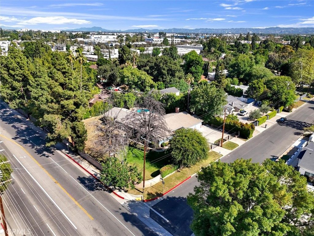 Image 52 of property listing at 17082 Parthenia, Sherwood Forest, CA 91325