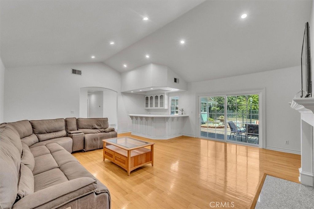 Image 8 of property listing at 17082 Parthenia, Sherwood Forest, CA 91325
