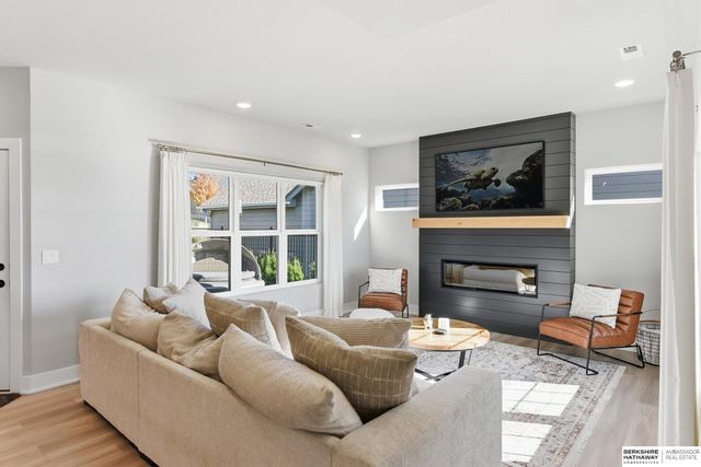 6017 N HWS Cleveland Boulevard, Omaha, NE 68116