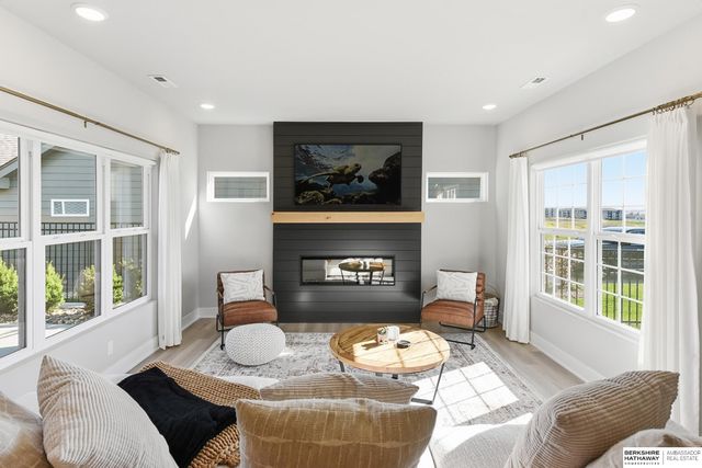 6017 N HWS Cleveland Boulevard, Omaha, NE 68116