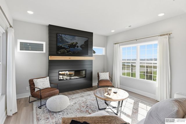 6017 N HWS Cleveland Boulevard, Omaha, NE 68116