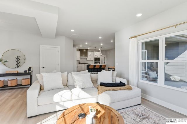 6017 N HWS Cleveland Boulevard, Omaha, NE 68116