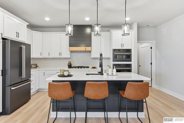 6017 N HWS Cleveland Boulevard, Omaha, NE 68116