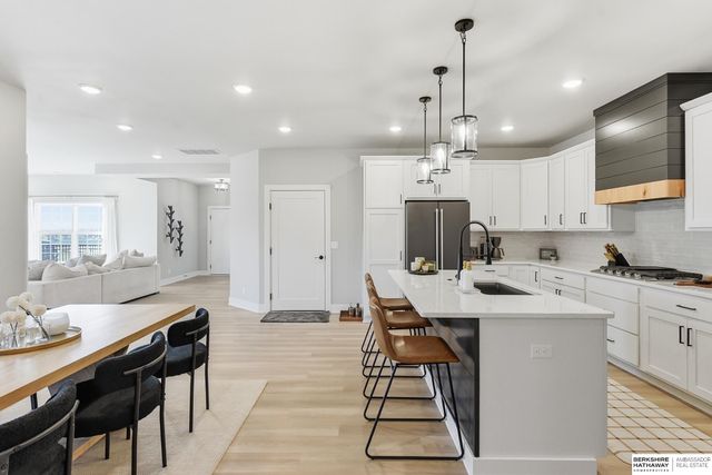 6017 N HWS Cleveland Boulevard, Omaha, NE 68116