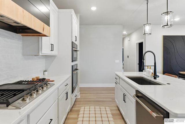 6017 N HWS Cleveland Boulevard, Omaha, NE 68116