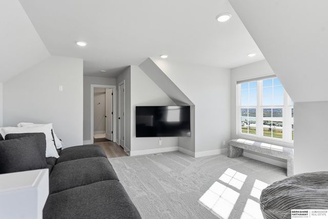 6017 N HWS Cleveland Boulevard, Omaha, NE 68116