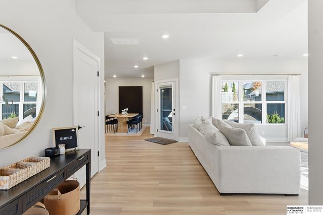 6017 N HWS Cleveland Boulevard, Omaha, NE 68116