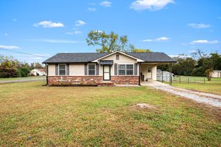 1392 Suzanne Dr, Murfreesboro, TN 37128