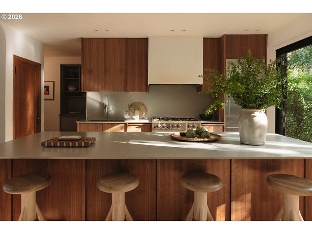 6015 Se SALMON St, Portland, OR 97215