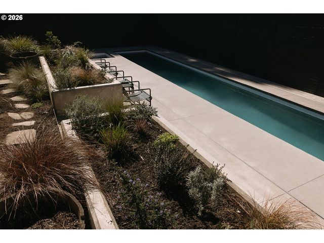 6015 Se SALMON St, Portland, OR 97215