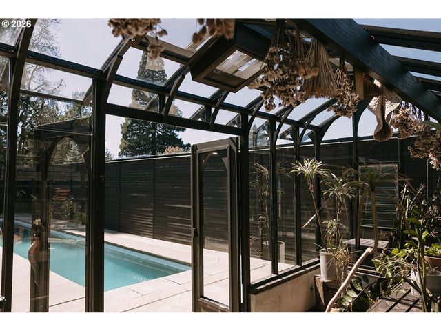 6015 Se SALMON St, Portland, OR 97215