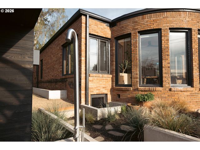 6015 Se SALMON St, Portland, OR 97215