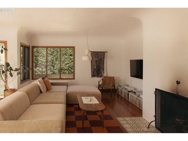 6015 Se SALMON St, Portland, OR 97215