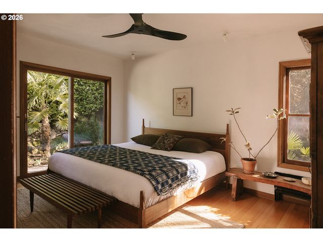 6015 Se SALMON St, Portland, OR 97215