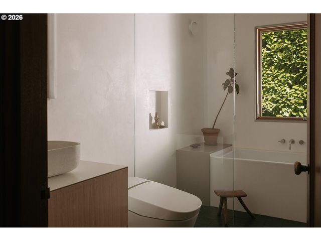 6015 Se SALMON St, Portland, OR 97215