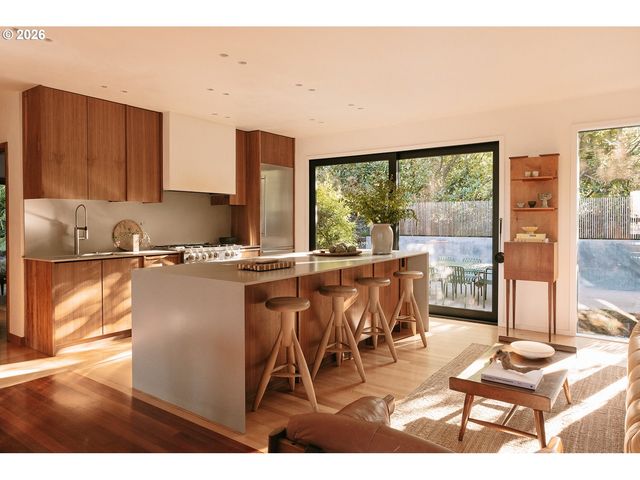 6015 Se SALMON St, Portland, OR 97215