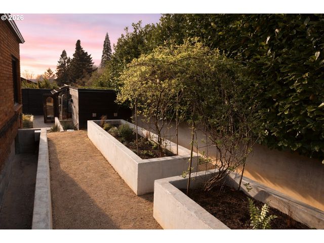 6015 Se SALMON St, Portland, OR 97215