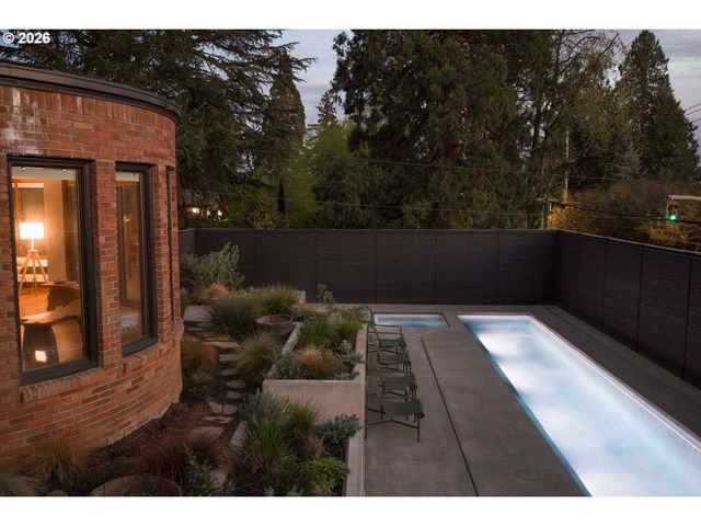 6015 Se SALMON St, Portland, OR 97215