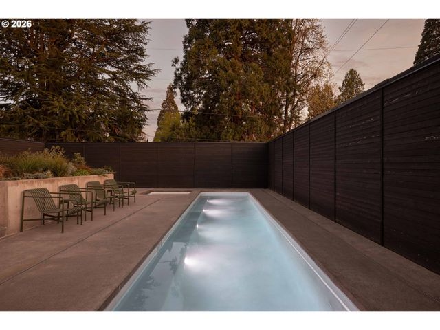 6015 Se SALMON St, Portland, OR 97215