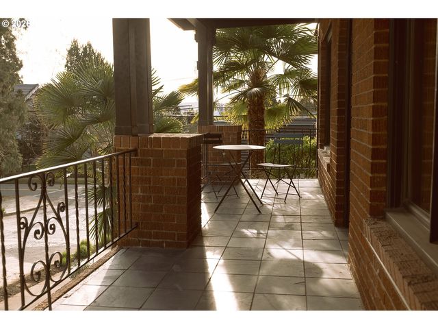 6015 Se SALMON St, Portland, OR 97215