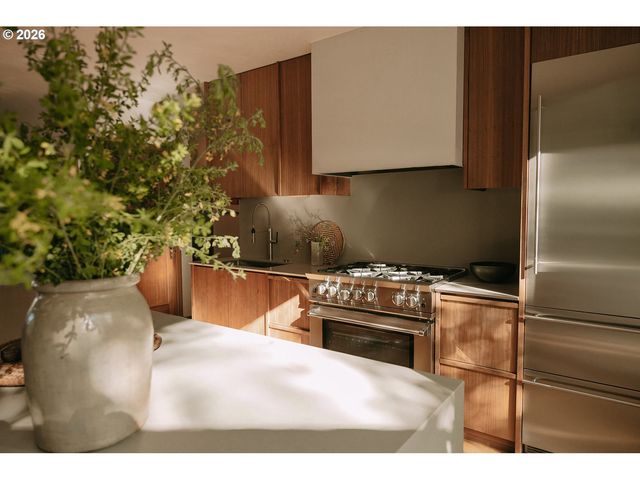 6015 Se SALMON St, Portland, OR 97215