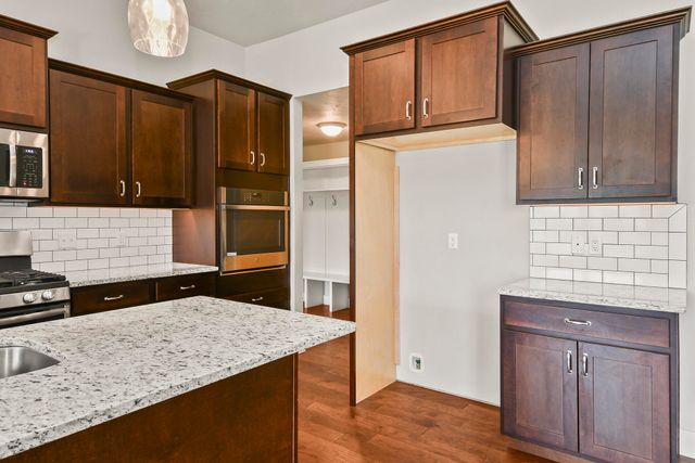 714 N Fox Hill Circle, Nixa, MO 65714