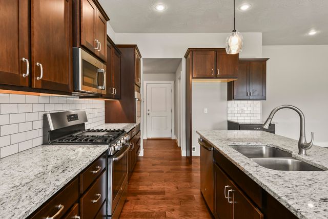 714 N Fox Hill Circle, Nixa, MO 65714