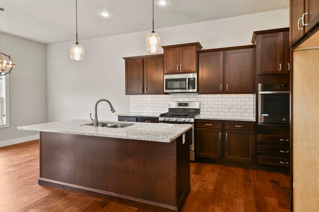 714 N Fox Hill Circle, Nixa, MO 65714