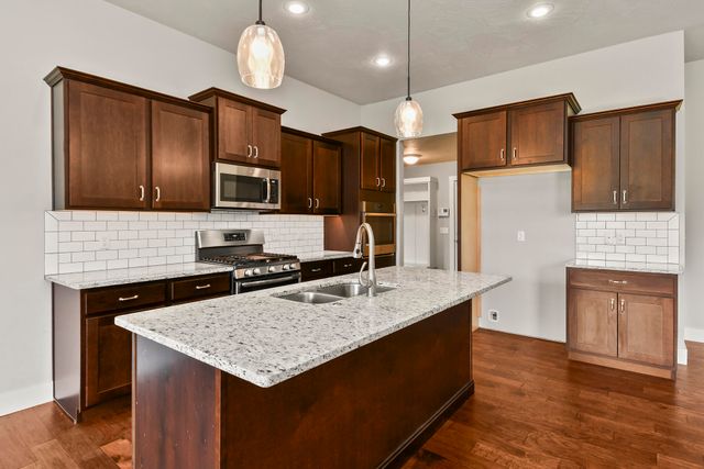 714 N Fox Hill Circle, Nixa, MO 65714