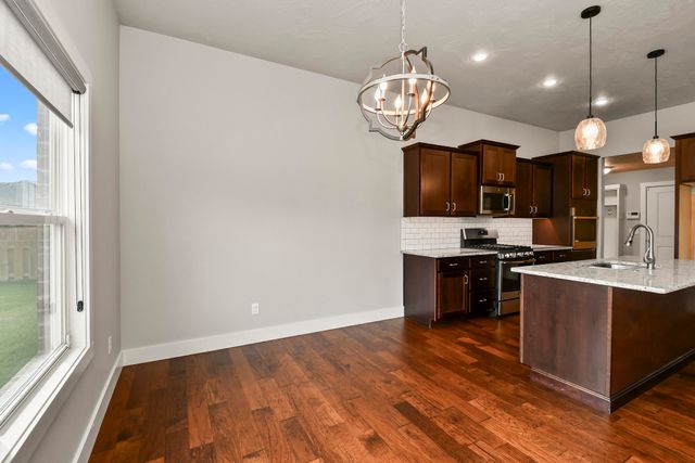 714 N Fox Hill Circle, Nixa, MO 65714