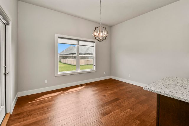 714 N Fox Hill Circle, Nixa, MO 65714