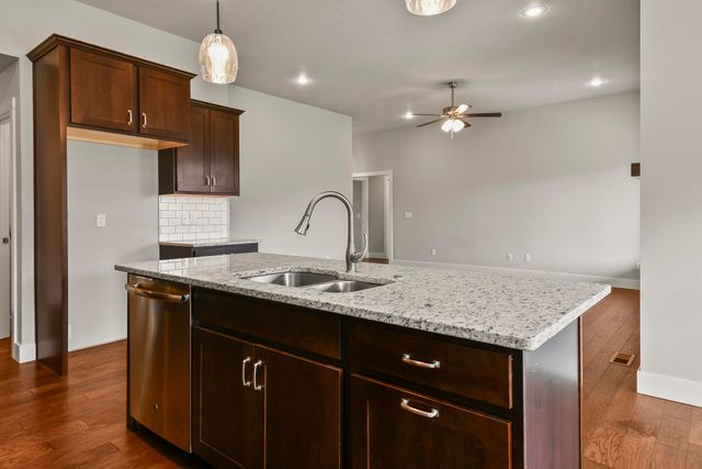 714 N Fox Hill Circle, Nixa, MO 65714